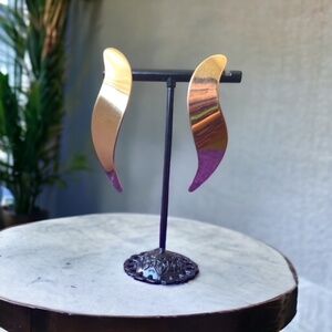 Signed MONET Gold Tone Curve Design Clip-On Earrings